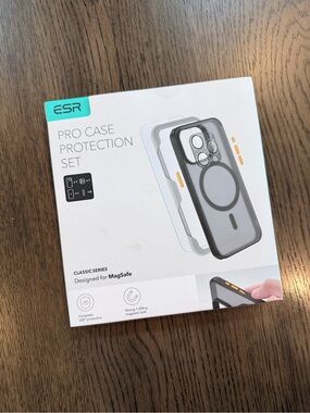 ESR Pro Case Protection Set - Clear with Black Trim -iPhone 15 Pro
